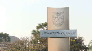 Médico é condenado a pagar mais de R$ 160 mil por cobrar pacientes prometendo 'furar fila' do SUS no Paraná