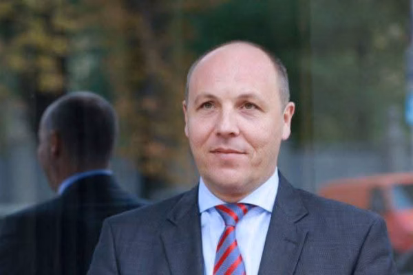 Ex-presidente do Parlamento da Ucrânia é assassinado a tiros em Lviv
