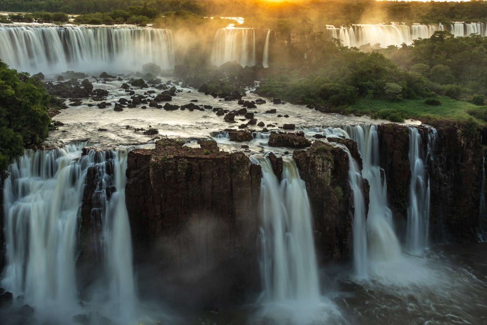 Cataratas do Iguaçu são finalistas do 'Oscar do Turismo'; saiba como votar