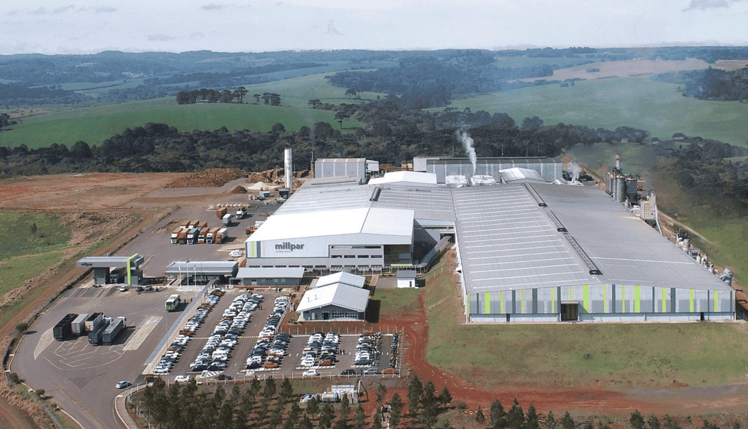 Tarifaço: fábrica madeireira do Paraná suspende produção e amplia férias coletivas para 720 funcionários