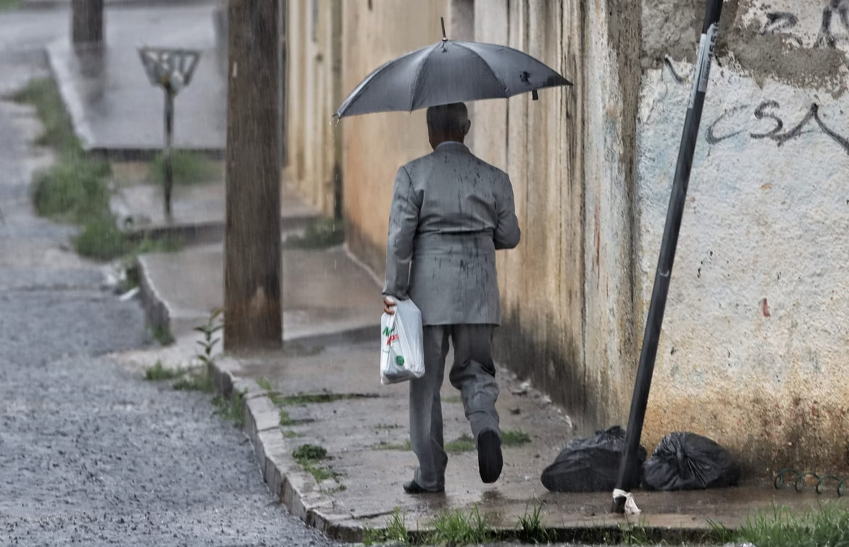 Curitiba deve ter um dia com pancadas fortes e rápidas nesta sexta-feira (08)