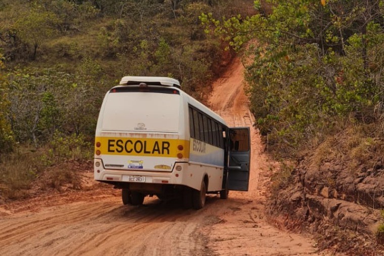 Ônibus de crianças indígenas passam a ser escoltados em área de conflito no Paraná após carta ameaçar ataque a chamas
