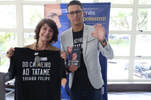 Lançamento da obra ocorreu no início da tarde desta terça-feira (16), no Espaço Cultural.