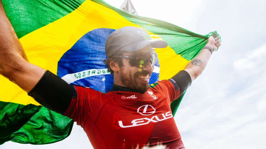 O surfista paranaense Yago Dora conquista o título mundial da World Surf League (WSL) nesta terça-feira (2) em Fiji.