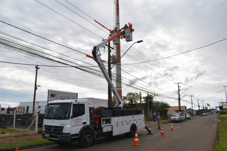 Temporal que atingiu grande parte do Estado expõe falhas na prestação de serviços de energia 1 copel Temporal que atingiu grande parte do Estado expõe falhas na prestação de serviços de energia