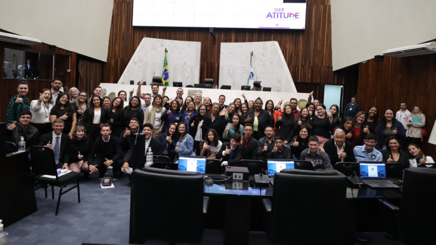 Estudantes classificados para a fase final têm a oportunidade de conhecer de perto o funcionamento da Assembleia Legislativa