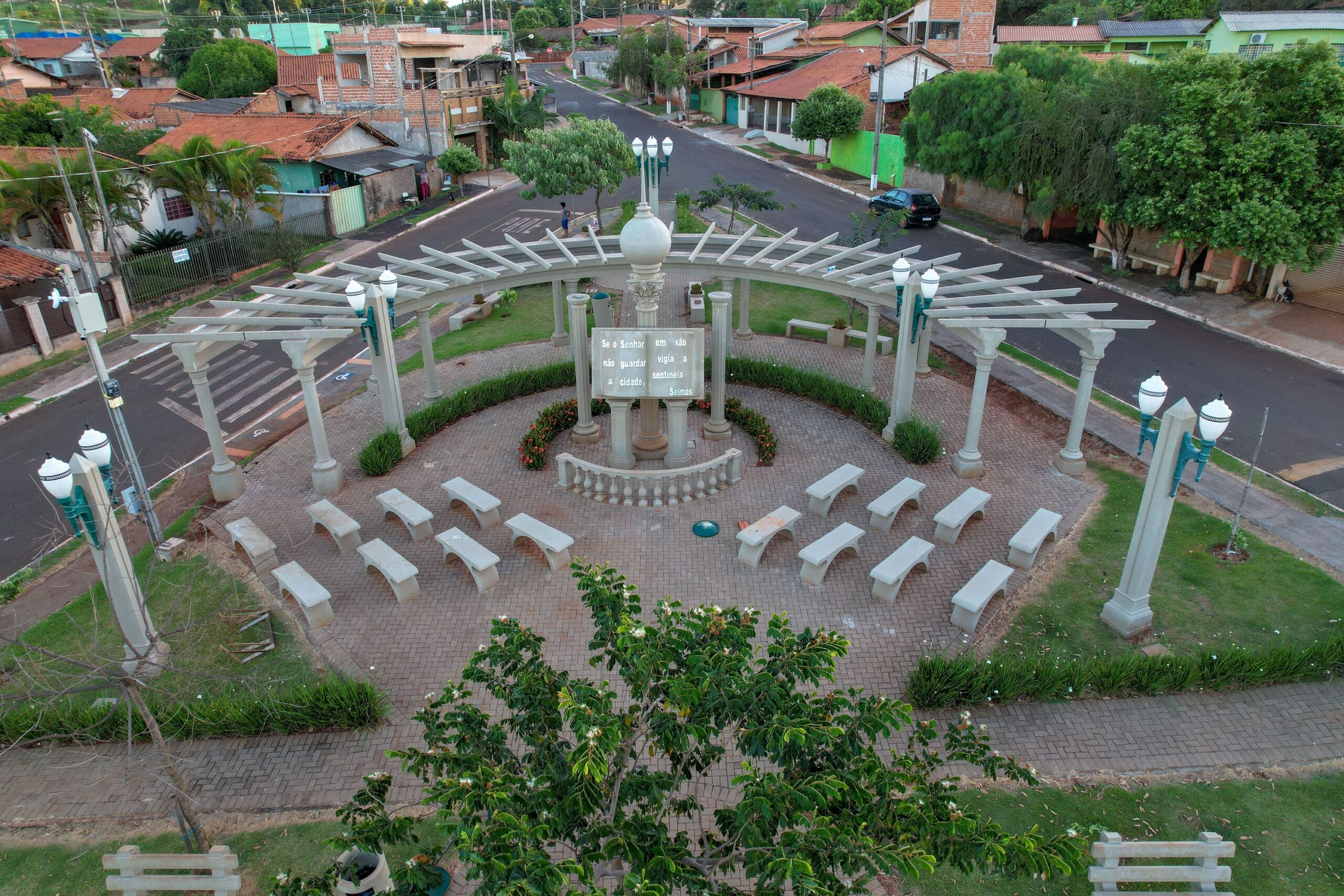 Prefeitura de Leópolis abre concurso com 25 vagas e salários de até R$ 13,8 mil; saiba mais