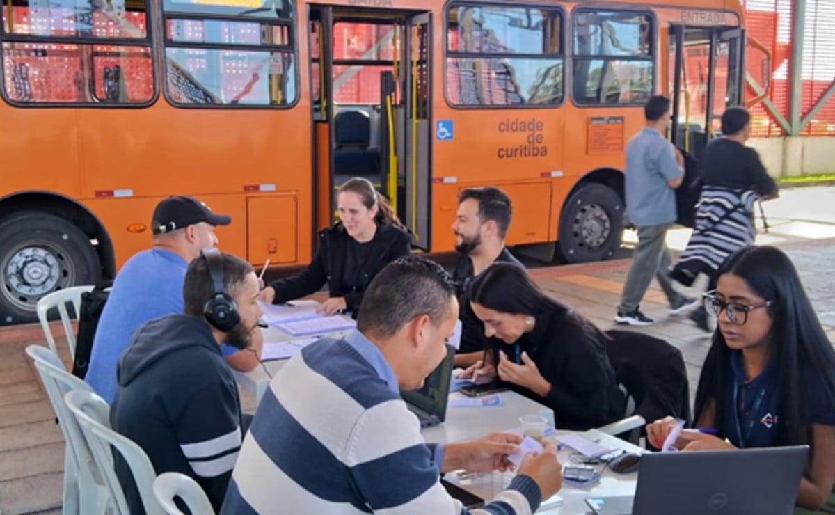 mutirao-emprego-terminais-de-onibus-curitiba