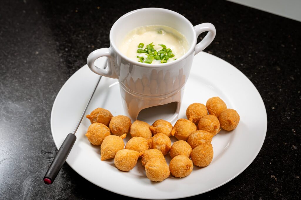 7 dicas para comer bem e brindar o final de semana gelado em Curitiba 5 BAVARO FONDUE DE COXINHA 7 dicas para comer bem e brindar o final de semana gelado em Curitiba