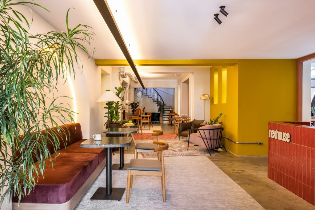 Arquitetura do encontro: casa da década de 1930 se transforma em espaço que une estilo de vida, trabalho e criatividade em Curitiba 2 EM 250823 NEX 0022 Arquitetura do encontro: casa da década de 1930 se transforma em espaço que une estilo de vida, trabalho e criatividade em Curitiba