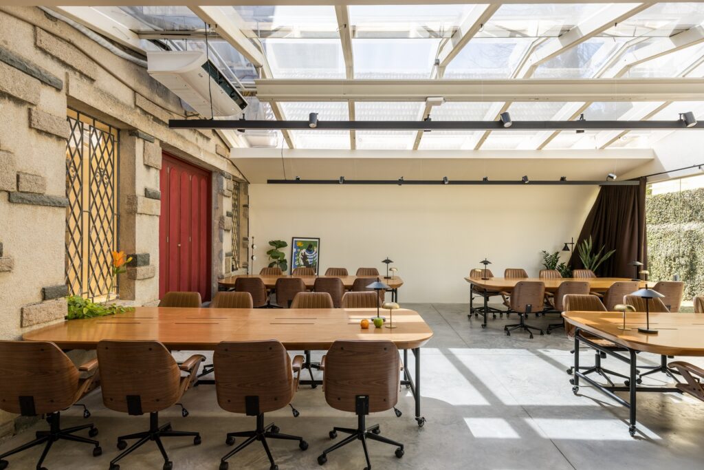 Arquitetura do encontro: casa da década de 1930 se transforma em espaço que une estilo de vida, trabalho e criatividade em Curitiba 5 EM 250823 NEX 0292 Arquitetura do encontro: casa da década de 1930 se transforma em espaço que une estilo de vida, trabalho e criatividade em Curitiba