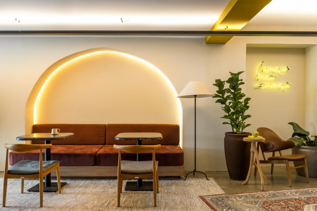 Arquitetura do encontro: casa da década de 1930 se transforma em espaço que une estilo de vida, trabalho e criatividade em Curitiba 4 EM 250823 NEX 0526 Arquitetura do encontro: casa da década de 1930 se transforma em espaço que une estilo de vida, trabalho e criatividade em Curitiba