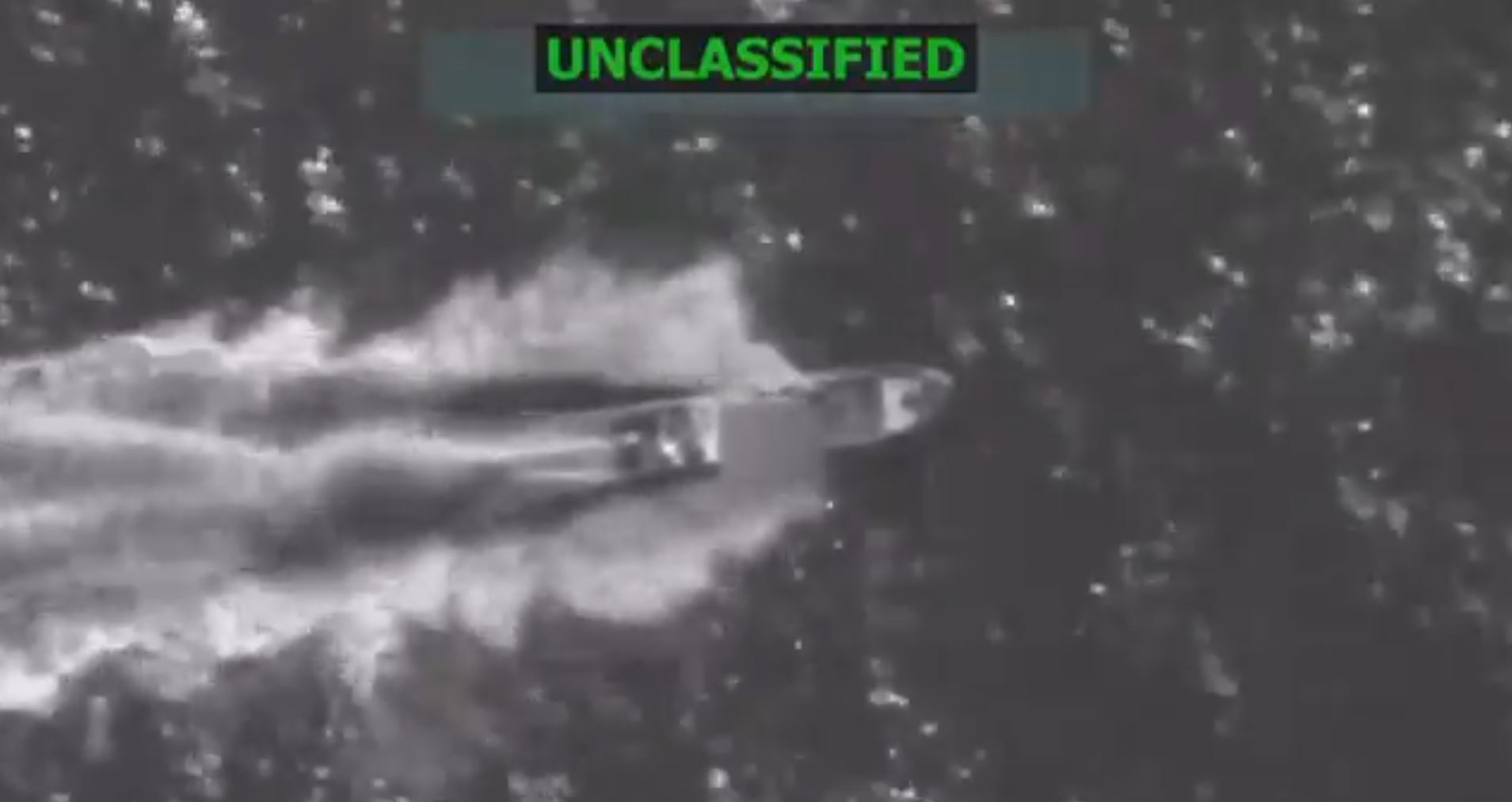 Imagem de embarcação atingida pelos Estados Unidos no Oceano Pacífico Oriental