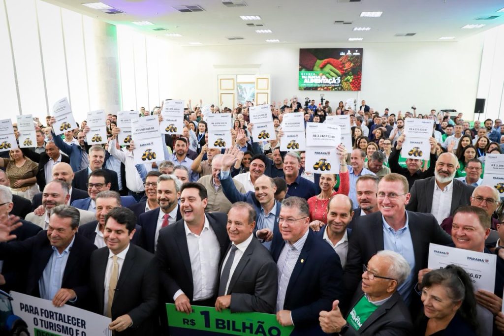 São José dos Pinhais recebe mais de R$ 3,7 milhões do Governo do Estado para aquisição de máquinas pesadas