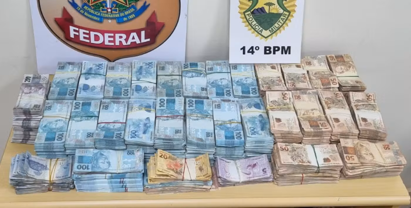 Vizinhos ouvem gritos de socorro e polícia descobre R$ 1,2 milhão espalhado em casa vazia, no Paraná