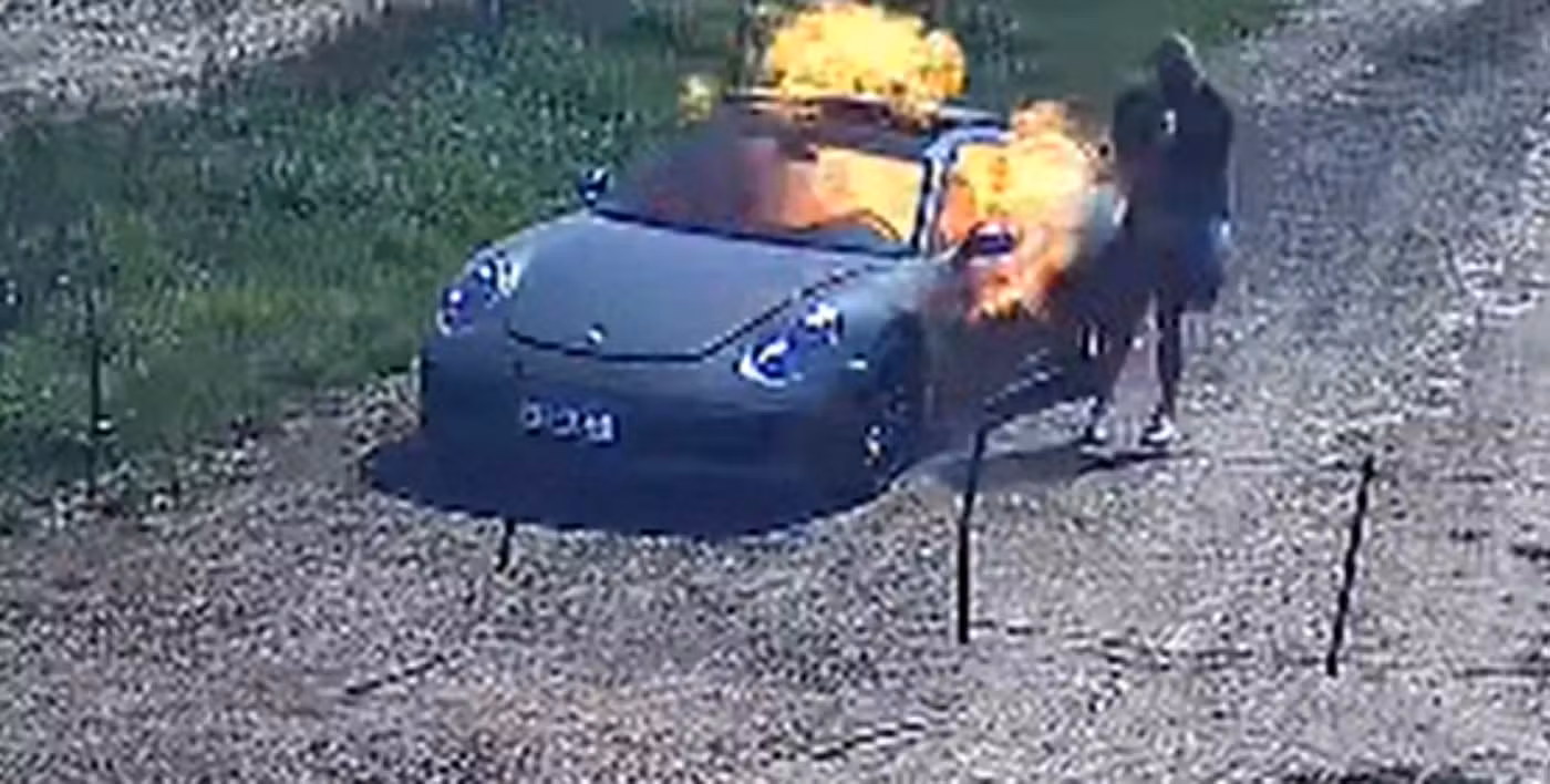 Dono de Porsche incendiado no PR denunciou sequestro antes de virar suspeito, diz polícia
