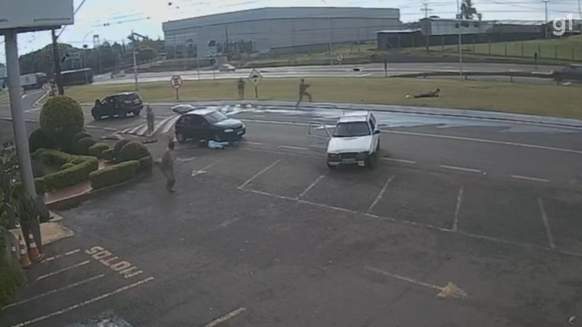 VÍDEO: tentativa de assalto é interrompida por policiais na BR-277, em Cascavel