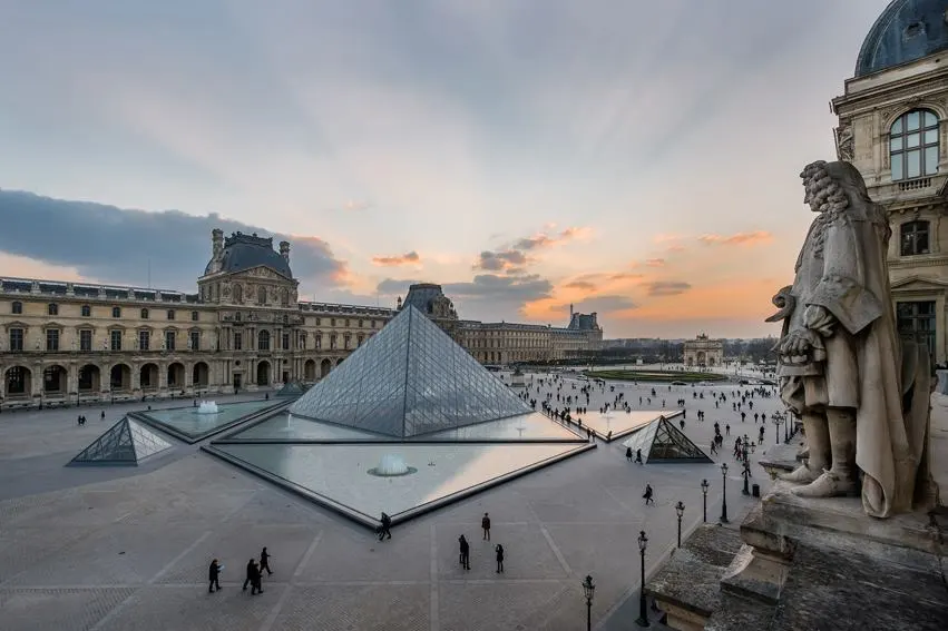 Onde poderiam estar as joias roubadas do Museu do Louvre?