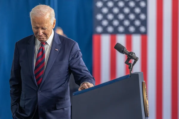 Trump ordena revisão de green cards e asilos aprovados por Biden - destaque galeria