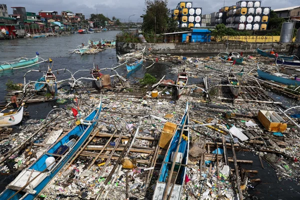 Destruição causada pelas chuvas no Vietnã
