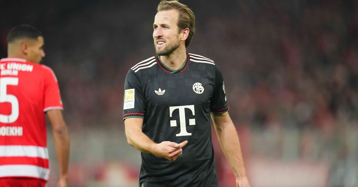 Bayern tropeça pela 1ª vez na temporada, mas Kane evita derrota no fim
