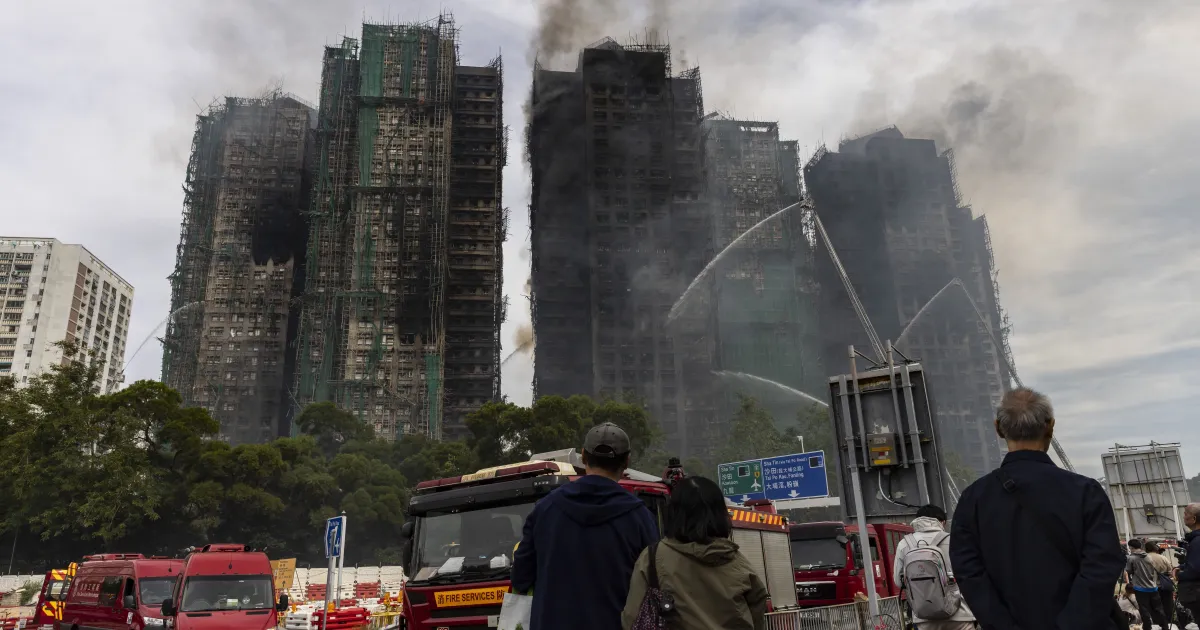 Número de mortos em incêndio em Hong Kong sobe para 146