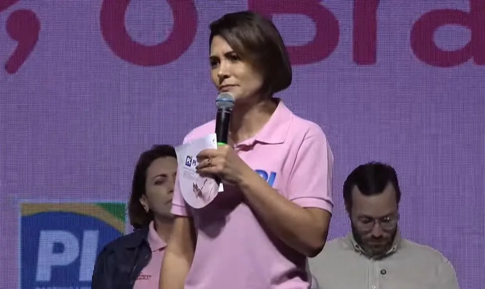 Michelle cita louvor em meio à prisão de Bolsonaro: "Eu confio no Senhor"