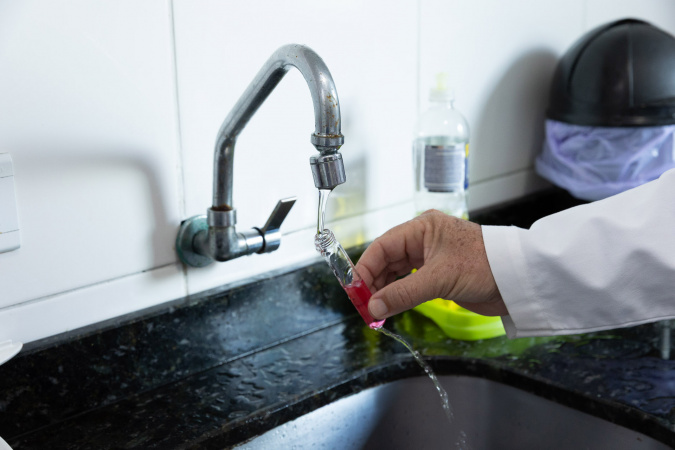 a coleta de amostras de caixa d agua casa 1 caixa limpa recentemente 8194.jpg