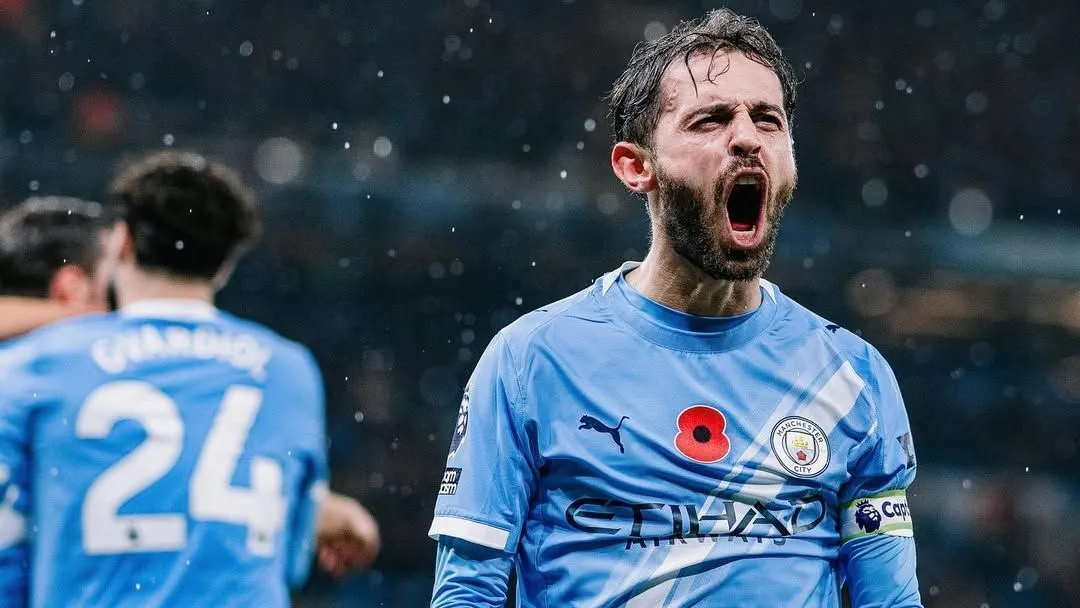 Manchester City amassa Liverpool e se aproxima do líder na Premier League