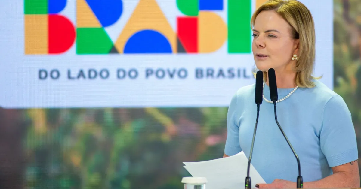 "Descasada da realidade", diz Gleisi sobre decisão do Copom