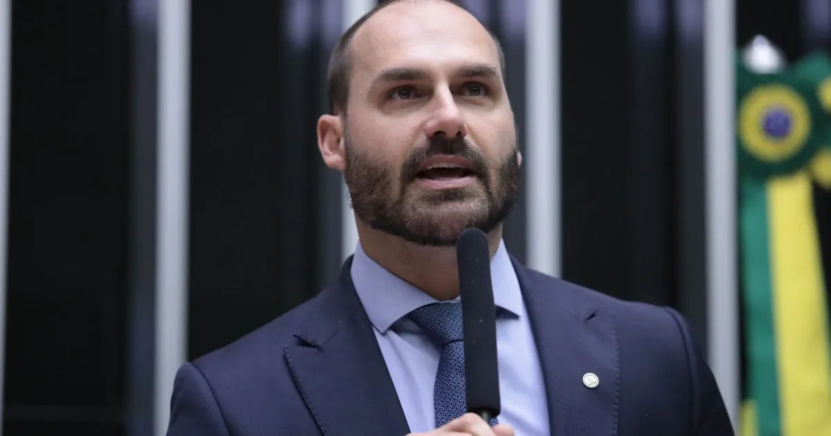 Eduardo Bolsonaro pede ânimo e "energia máxima" por anistia