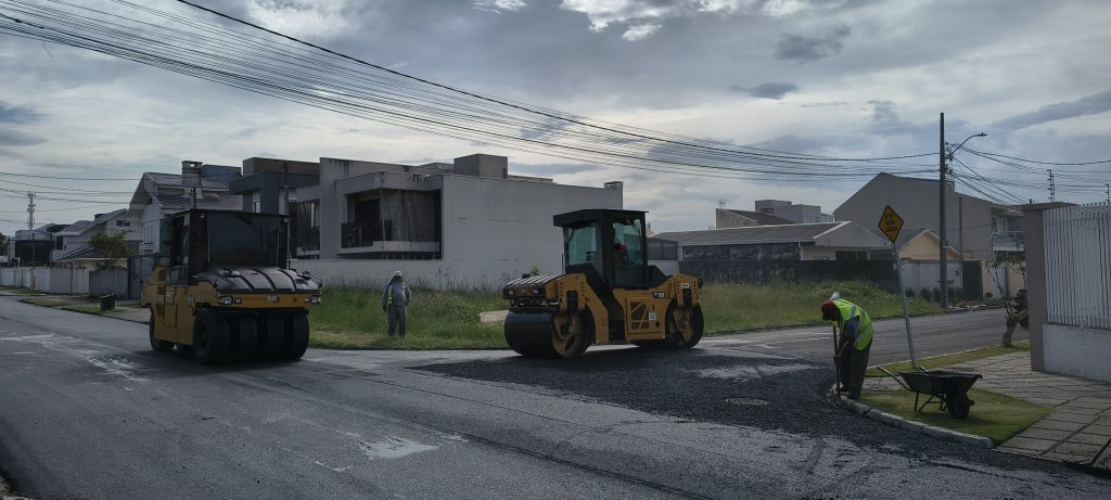 Recape asfáltico renova a Rua Francisco Toczek, nos bairros Monte Líbano e Afonso Pena