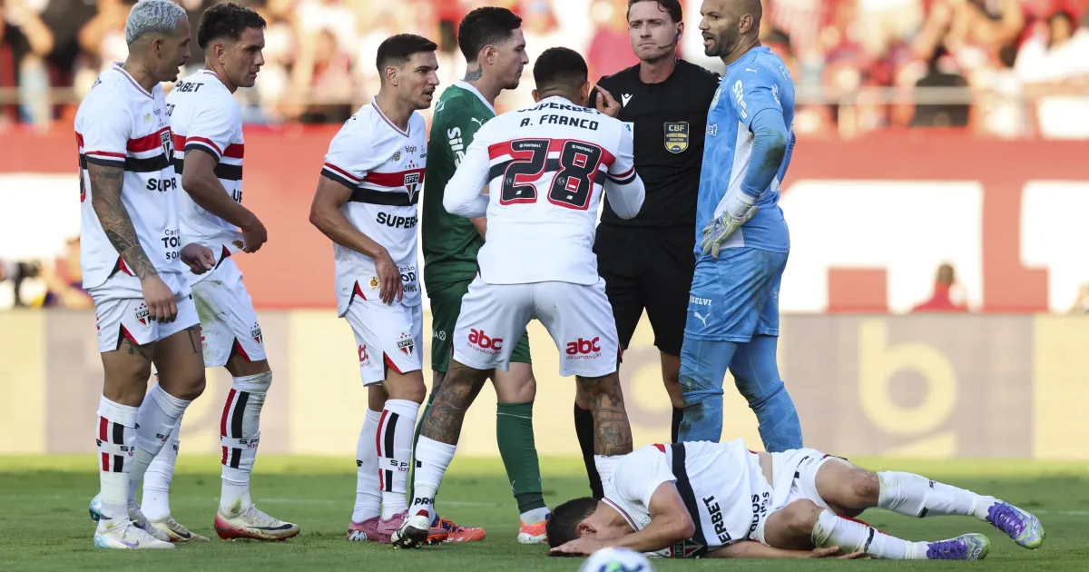 Ramon Abatti e VAR são punidos pelo STJD por atuação no Choque-Rei; entenda