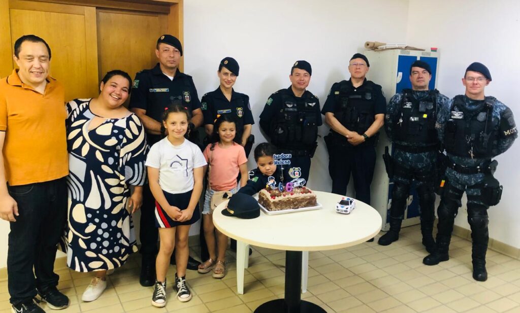 Guardas municipais vão ao aniversário de 6 anos da Isadora, fã da corporação 1 00538353