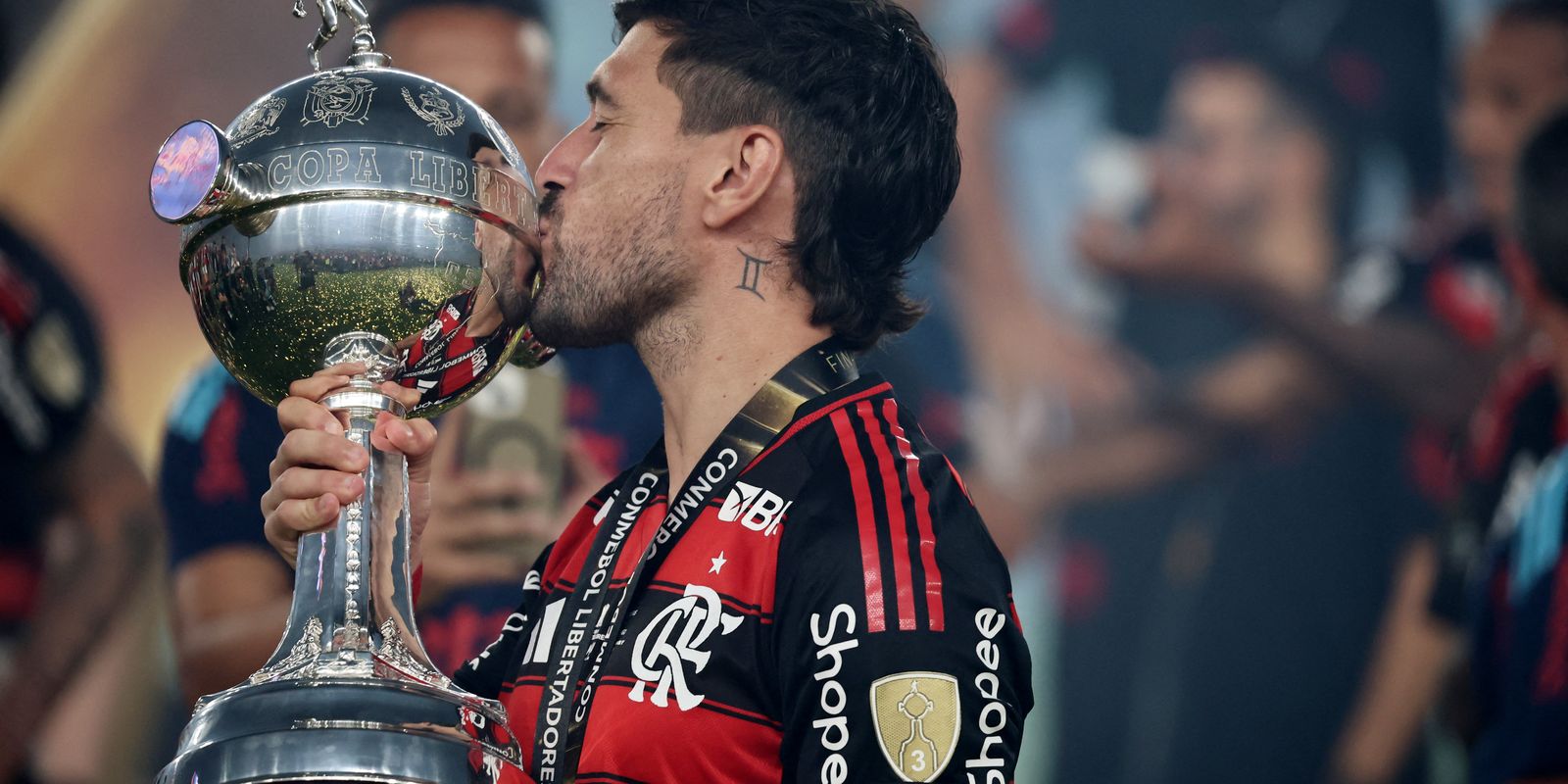 2025 11 30t001749z 851865530 up1elbu00tn0o rtrmadp 3 soccer libertadores pal fla.jpg