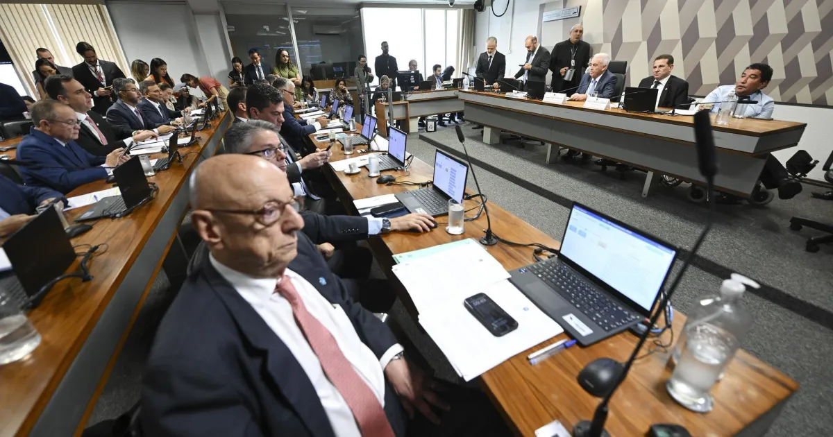 CCJ do Senado aprova PL da Dosimetria e texto vai ao plenário