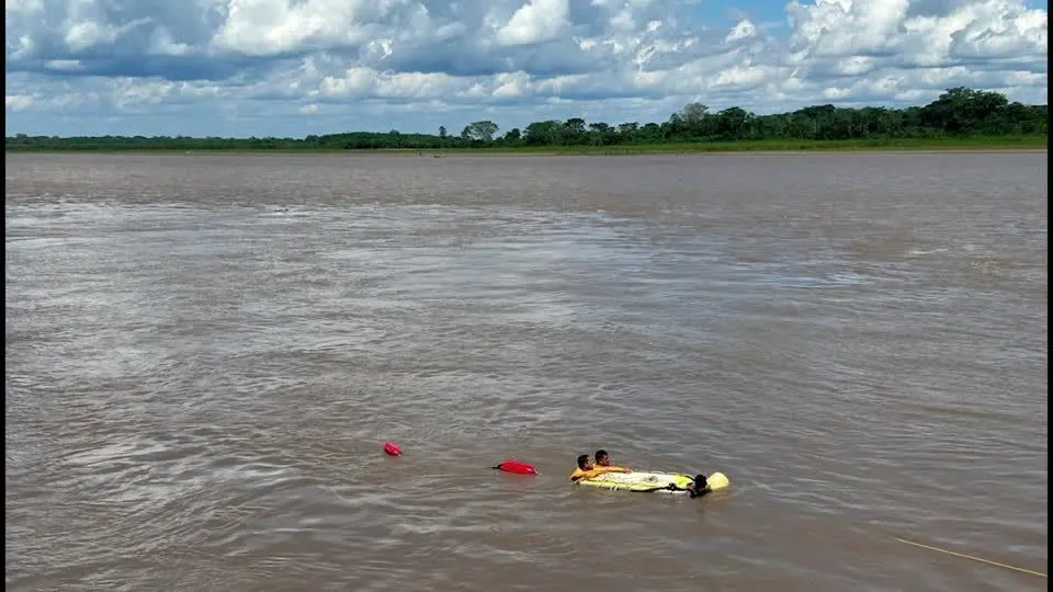 Deslizamento de terra no Peru deixa 13 mortos após afundar barcos