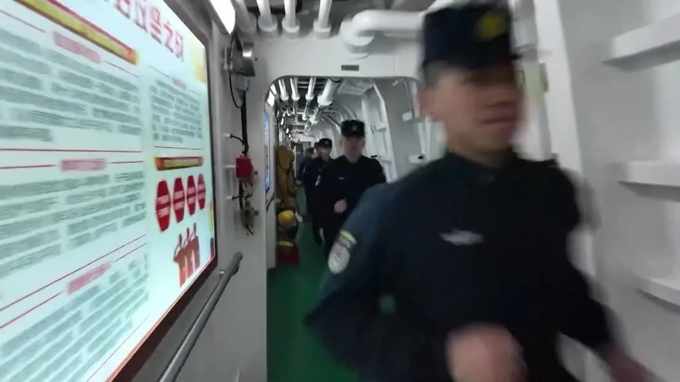 China lança exercícios militares com disparos reais ao redor de Taiwan