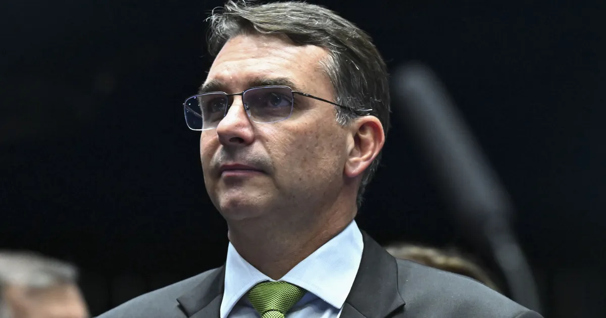 Flávio fala em iniciar negociações e pede mobilização para aprovar anistia