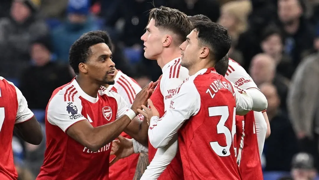 Arsenal vence Everton fora de casa e mantém liderança da Premier League