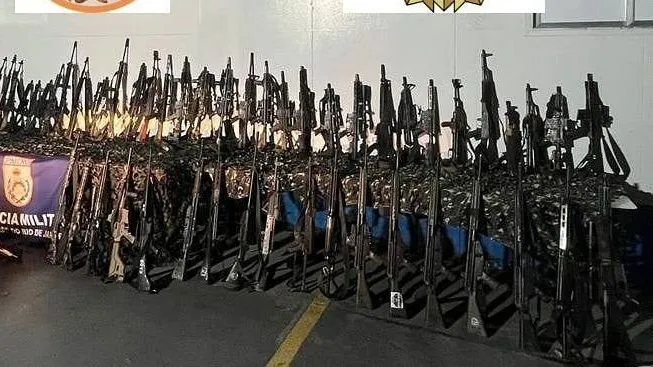 RJ: levantamento diz que a polícia prende 1 fuzil a cada 10 horas