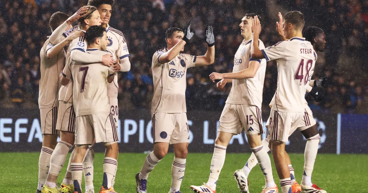 Ajax vence Qarabag e conquista primeira vitória na Champions League