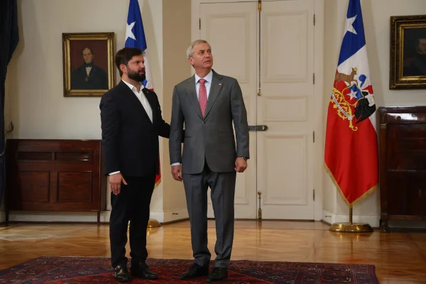 Após telefonema, Boric recebe Kast e inicia transição no Chile - destaque galeria