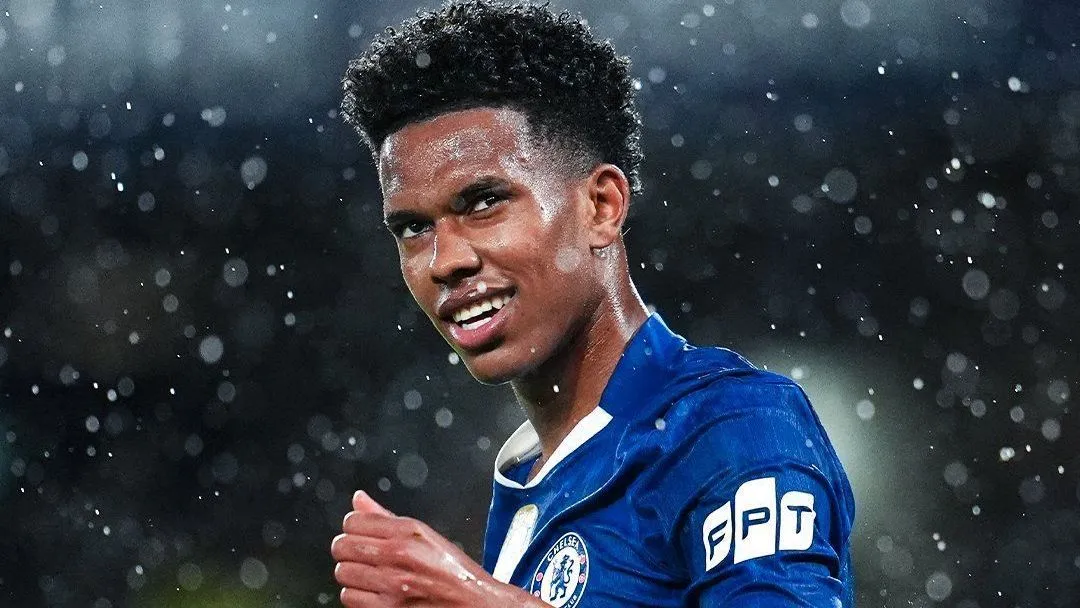 Estêvão se recupera de lesão e vai reforçar Chelsea diante do Aston Villa
