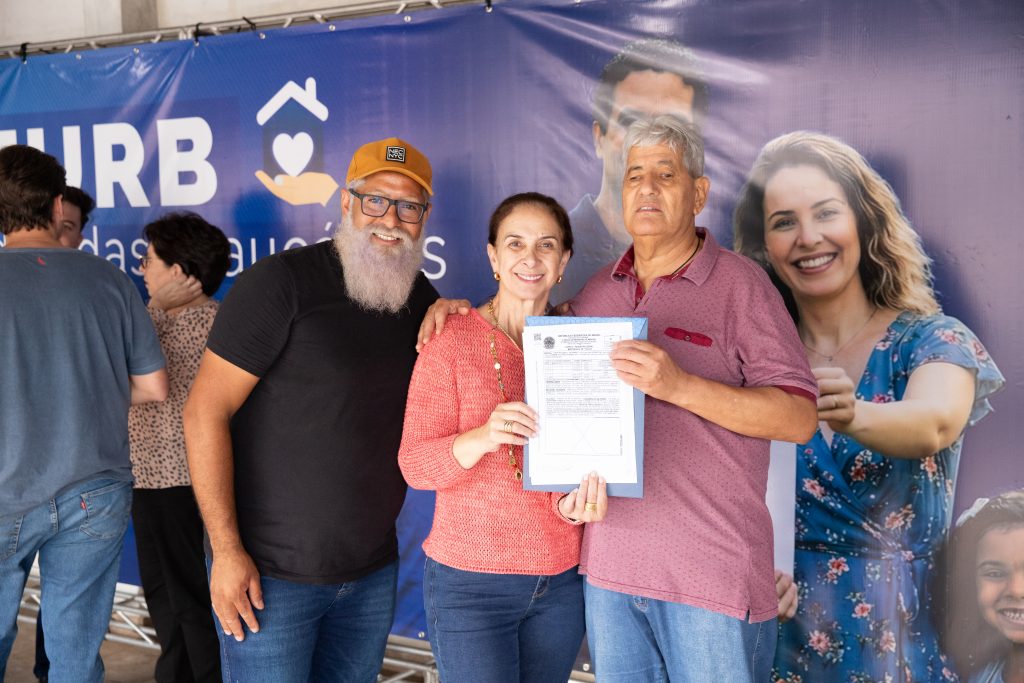 REURB: Prefeitura de São José dos Pinhais entrega matrículas de mais de 80 imóveis regularizados no novo Jardim das Araucárias
