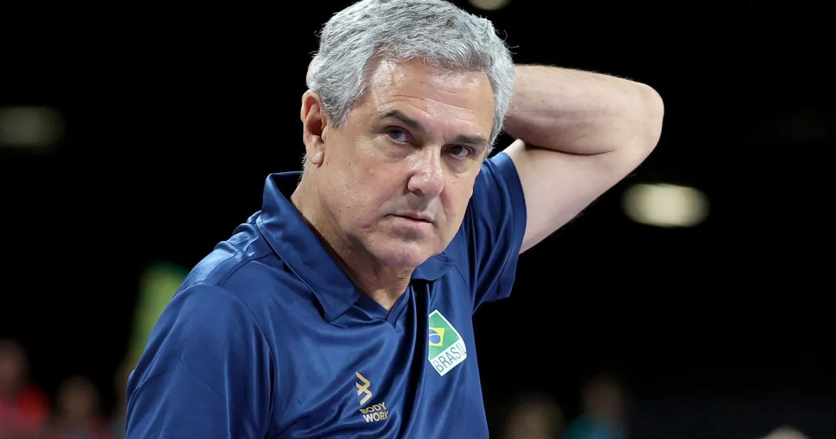 Bicampeã olímpica de vôlei revela briga com Zé Roberto: "Um ano sem falar"