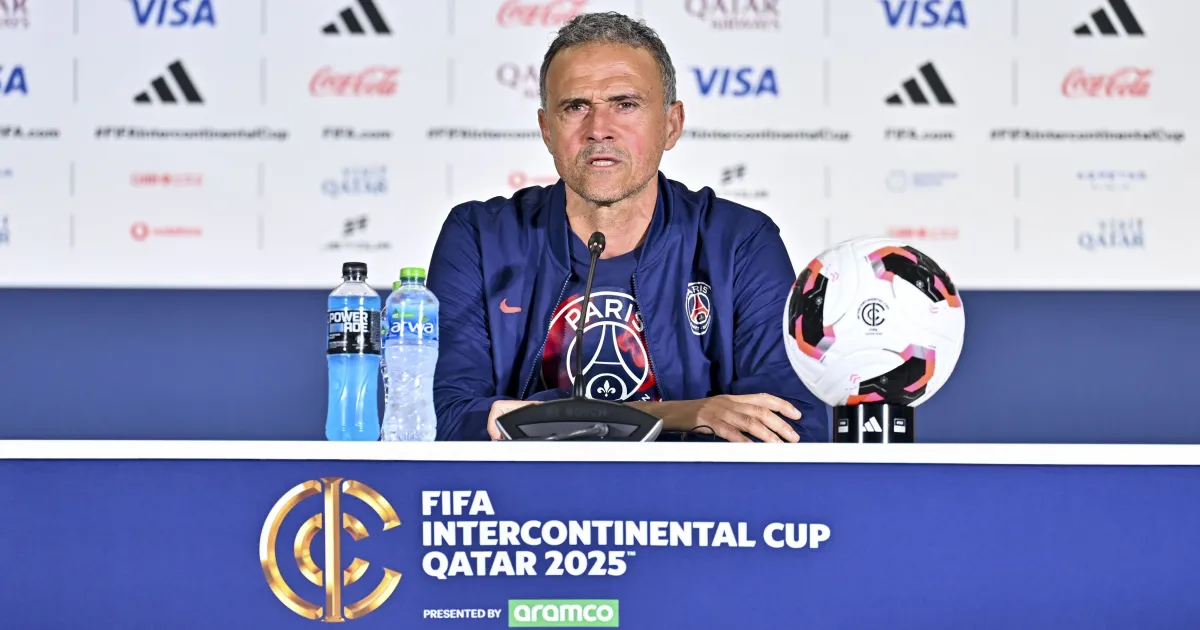 Técnico do PSG compara Botafogo com Flamengo antes de final