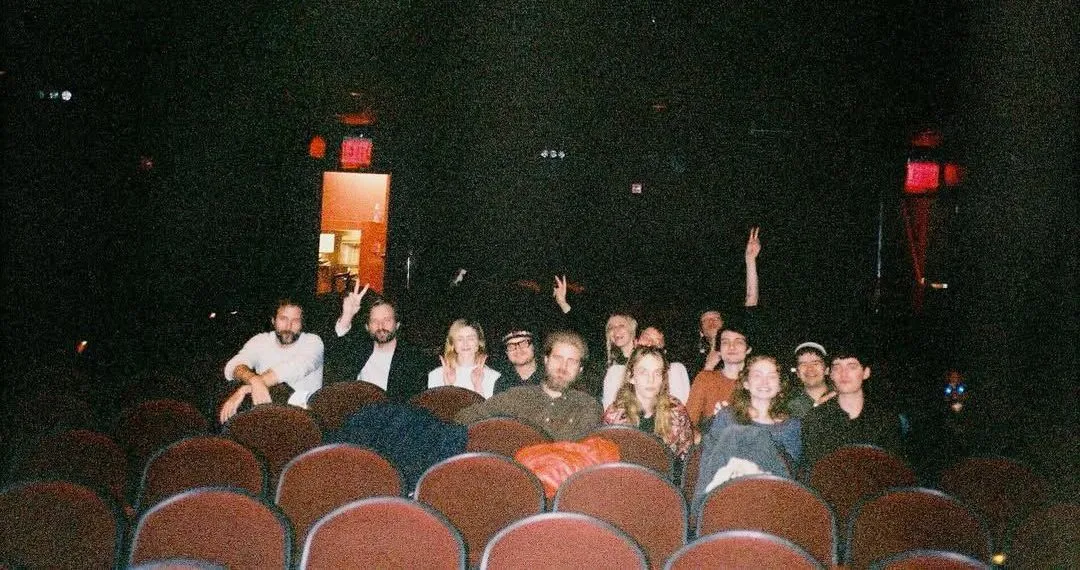"Stranger Things": criador mostra elenco assistindo episódio final