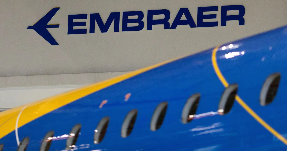 Ações da Embraer sobem mais de 2% após anúncio de dividendos e JCP
