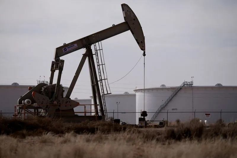 Petróleo fecha em alta com incertezas sobre Rússia-Ucrânia